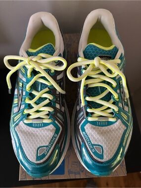 Brooks Transcend Women’s 9 B Running Shoes Teal White Neon EUC Low Wear